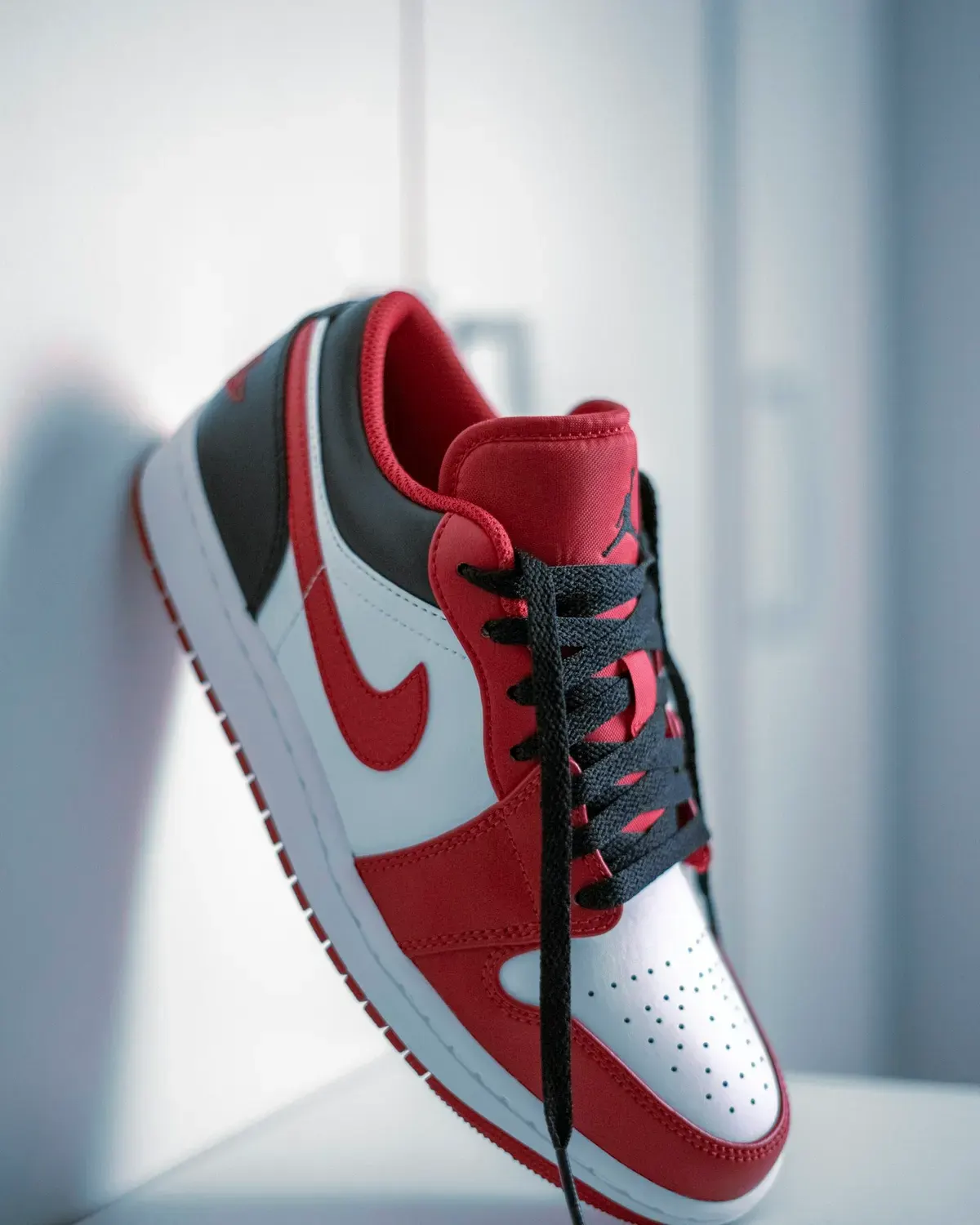 Air Jordan 1 High “Bred / Banned” thumbnail 3